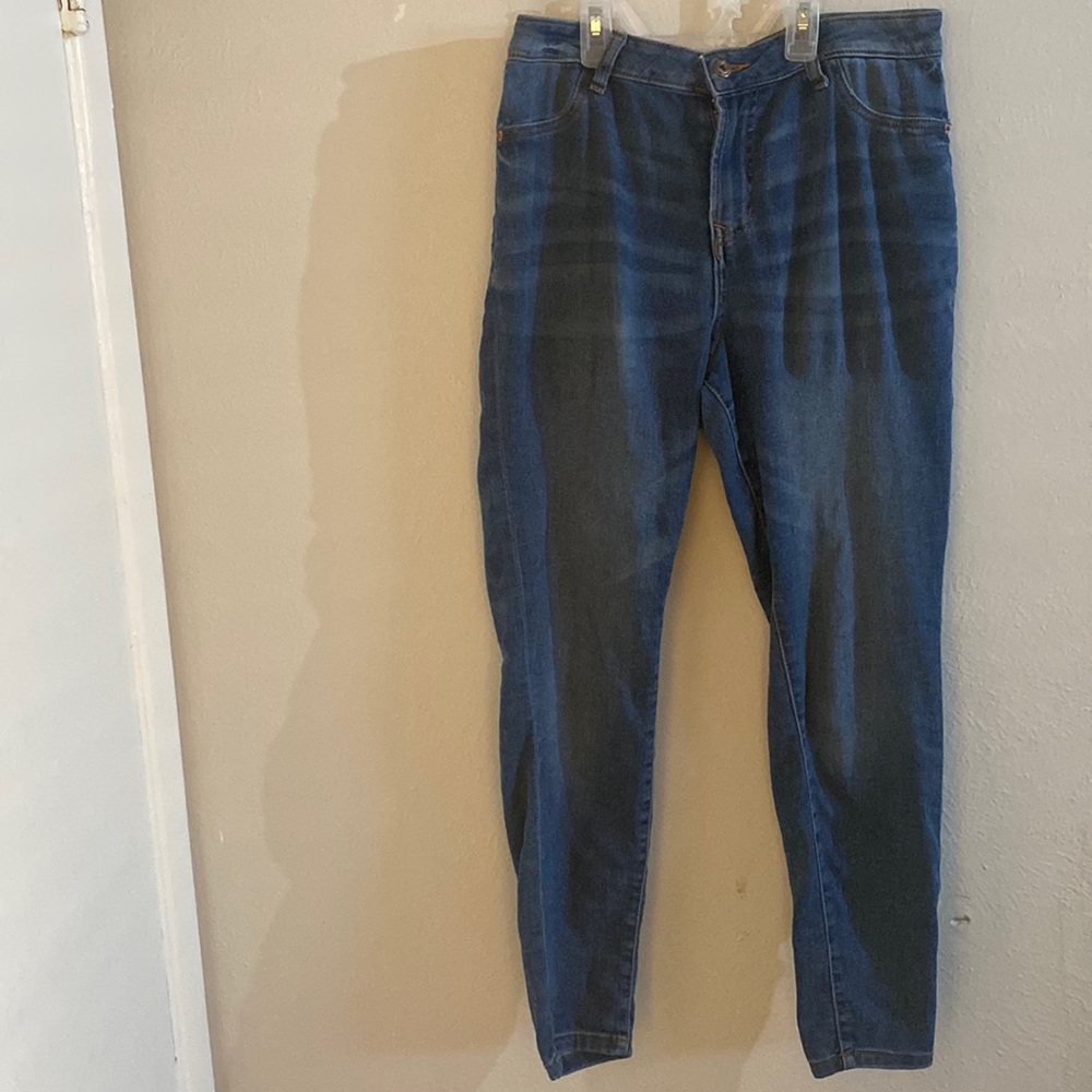 Jeans Size 9 Soft light Weight very elastic and comfortable.